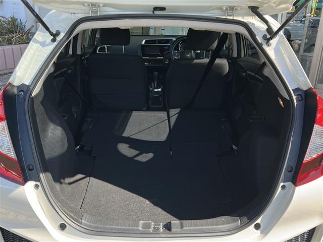 フィット 13G・Fパッケージ 社外ナビ・Bluetooth・CD・AUX・AM・FM・バックカメラ・横滑り防止装置・ステアリングリモコン・純正フロアマット・純正ホイールキャップ・プッシュスタート・スマートキー・アイドリングストップ(27枚目)