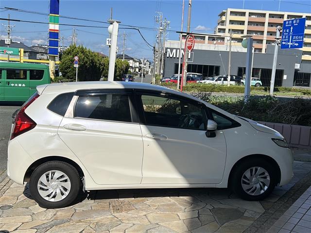 フィット 13G・Fパッケージ 社外ナビ・Bluetooth・CD・AUX・AM・FM・バックカメラ・横滑り防止装置・ステアリングリモコン・純正フロアマット・純正ホイールキャップ・プッシュスタート・スマートキー・アイドリングストップ(29枚目)