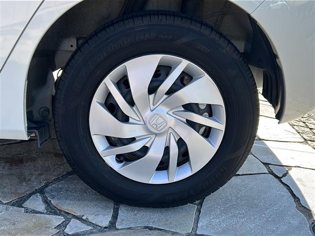 フィット 13G・Fパッケージ 社外ナビ・Bluetooth・CD・AUX・AM・FM・バックカメラ・横滑り防止装置・ステアリングリモコン・純正フロアマット・純正ホイールキャップ・プッシュスタート・スマートキー・アイドリングストップ(37枚目)