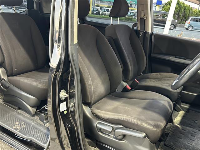 フリード G ジャストセレクション 純正メモリナビ・DVD・CD・AM・FM・Bluetooth・ワンセグTV・バックカメラ・ステアリングリモコン・ドライブレコーダー前・横滑り防止・社外フロアマット・純正ホイールキャップ・両側パワスラ(19枚目)