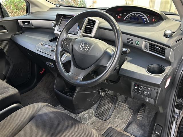 フリード G ジャストセレクション 純正メモリナビ・DVD・CD・AM・FM・Bluetooth・ワンセグTV・バックカメラ・ステアリングリモコン・ドライブレコーダー前・横滑り防止・社外フロアマット・純正ホイールキャップ・両側パワスラ(20枚目)