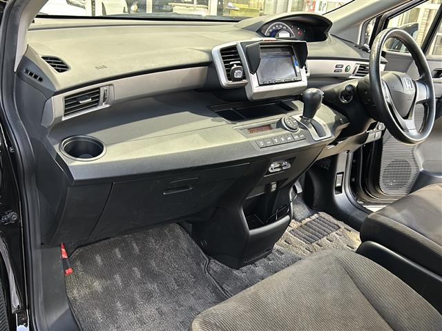 フリード G ジャストセレクション 純正メモリナビ・DVD・CD・AM・FM・Bluetooth・ワンセグTV・バックカメラ・ステアリングリモコン・ドライブレコーダー前・横滑り防止・社外フロアマット・純正ホイールキャップ・両側パワスラ(22枚目)