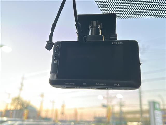 ヴォクシー ZS 煌 純正ナビ・両側パワスラ・後席モニター・衝突軽減・レーンキープ・バックカメラ・ビルトインETC・ドラレコ前後・純正フロアマット・純正アルミホイール・LEDヘッドライト・オートライト・オートハイビーム(8枚目)