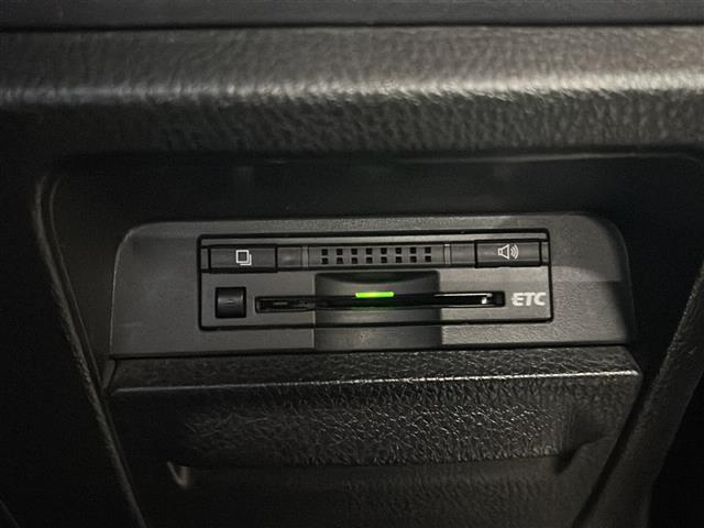 ヴォクシー ZS 煌 純正ナビ・両側パワスラ・後席モニター・衝突軽減・レーンキープ・バックカメラ・ビルトインETC・ドラレコ前後・純正フロアマット・純正アルミホイール・LEDヘッドライト・オートライト・オートハイビーム(9枚目)