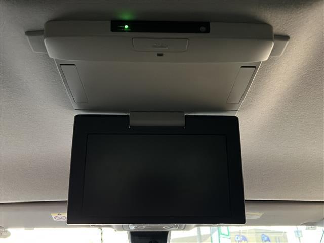 ヴォクシー ZS 煌 純正ナビ・両側パワスラ・後席モニター・衝突軽減・レーンキープ・バックカメラ・ビルトインETC・ドラレコ前後・純正フロアマット・純正アルミホイール・LEDヘッドライト・オートライト・オートハイビーム(10枚目)