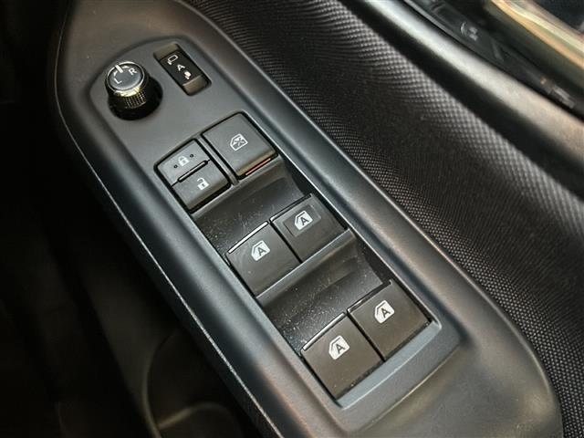 ヴォクシー ZS 煌 純正ナビ・両側パワスラ・後席モニター・衝突軽減・レーンキープ・バックカメラ・ビルトインETC・ドラレコ前後・純正フロアマット・純正アルミホイール・LEDヘッドライト・オートライト・オートハイビーム(16枚目)