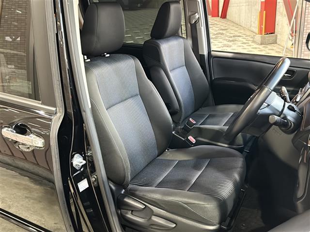 ヴォクシー ZS 煌 純正ナビ・両側パワスラ・後席モニター・衝突軽減・レーンキープ・バックカメラ・ビルトインETC・ドラレコ前後・純正フロアマット・純正アルミホイール・LEDヘッドライト・オートライト・オートハイビーム(18枚目)