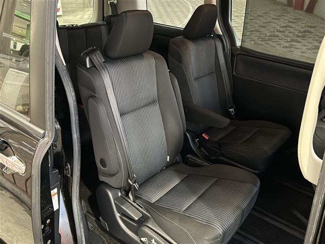 ヴォクシー ZS 煌 純正ナビ・両側パワスラ・後席モニター・衝突軽減・レーンキープ・バックカメラ・ビルトインETC・ドラレコ前後・純正フロアマット・純正アルミホイール・LEDヘッドライト・オートライト・オートハイビーム(20枚目)