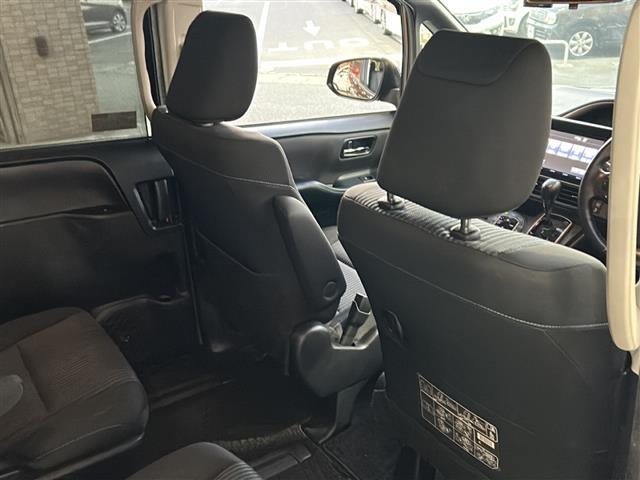 ヴォクシー ZS 煌 純正ナビ・両側パワスラ・後席モニター・衝突軽減・レーンキープ・バックカメラ・ビルトインETC・ドラレコ前後・純正フロアマット・純正アルミホイール・LEDヘッドライト・オートライト・オートハイビーム(21枚目)