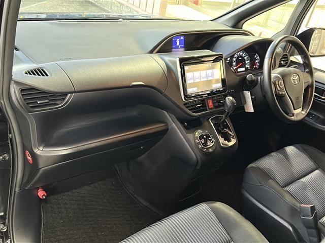 ヴォクシー ZS 煌 純正ナビ・両側パワスラ・後席モニター・衝突軽減・レーンキープ・バックカメラ・ビルトインETC・ドラレコ前後・純正フロアマット・純正アルミホイール・LEDヘッドライト・オートライト・オートハイビーム(24枚目)