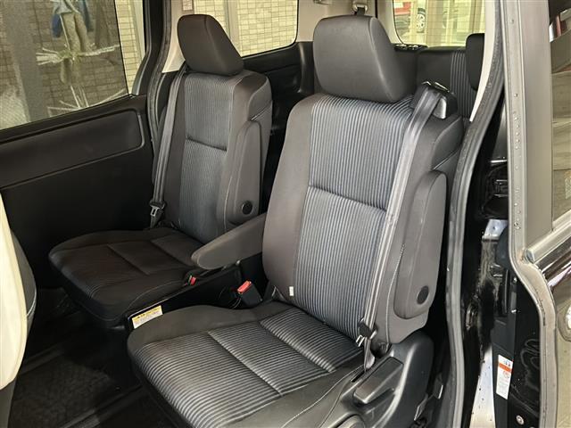 ヴォクシー ZS 煌 純正ナビ・両側パワスラ・後席モニター・衝突軽減・レーンキープ・バックカメラ・ビルトインETC・ドラレコ前後・純正フロアマット・純正アルミホイール・LEDヘッドライト・オートライト・オートハイビーム(25枚目)