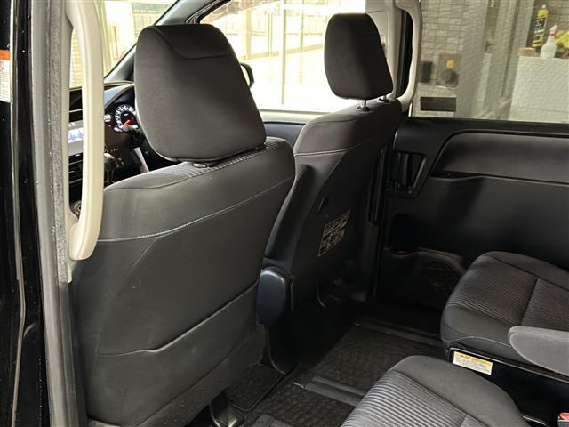 ヴォクシー ZS 煌 純正ナビ・両側パワスラ・後席モニター・衝突軽減・レーンキープ・バックカメラ・ビルトインETC・ドラレコ前後・純正フロアマット・純正アルミホイール・LEDヘッドライト・オートライト・オートハイビーム(26枚目)