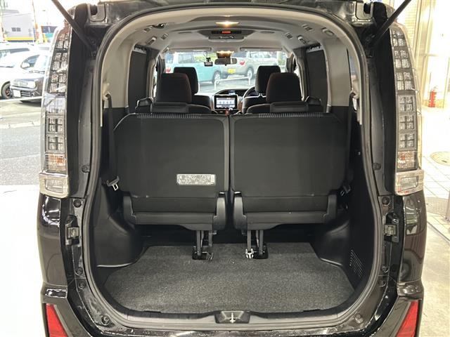 ヴォクシー ZS 煌 純正ナビ・両側パワスラ・後席モニター・衝突軽減・レーンキープ・バックカメラ・ビルトインETC・ドラレコ前後・純正フロアマット・純正アルミホイール・LEDヘッドライト・オートライト・オートハイビーム(28枚目)