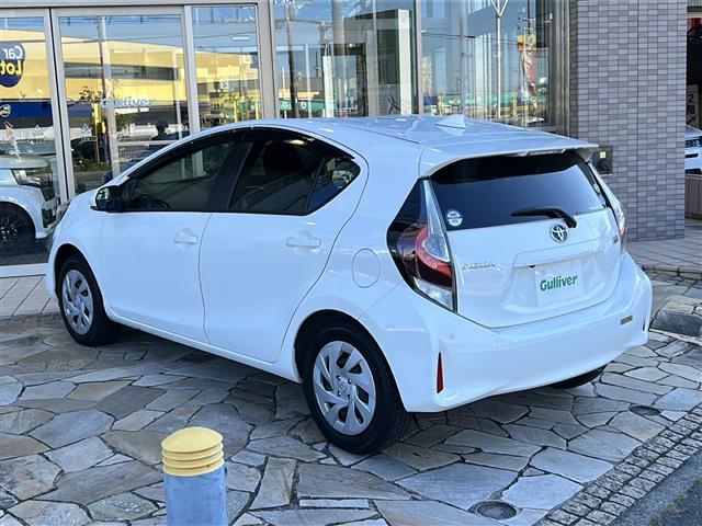 アクア S 純正ナビ(Bluetooth AM FM AUX) 前後コーナーセンサー 純正フロアマット ビルトインETC トヨタセーフティセンス パワーステアリング パワーウインドウ(6枚目)