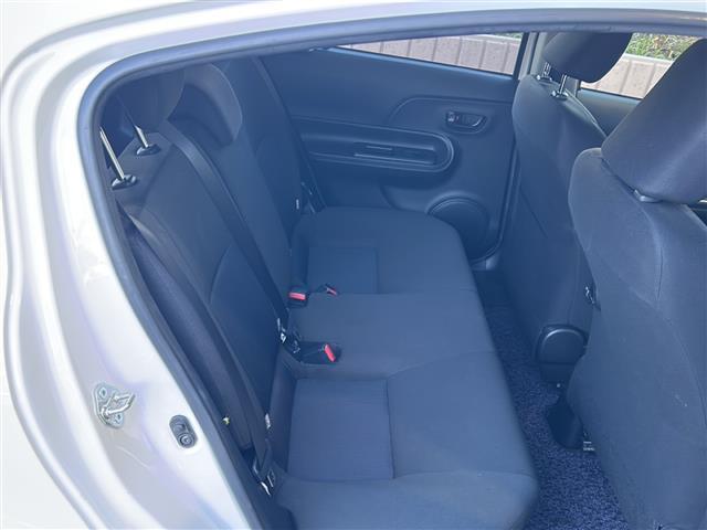 アクア S 純正ナビ(Bluetooth AM FM AUX) 前後コーナーセンサー 純正フロアマット ビルトインETC トヨタセーフティセンス パワーステアリング パワーウインドウ(23枚目)