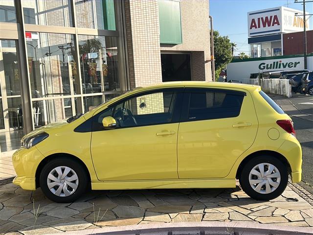 ヴィッツ F 純正ナビ(AM FM CD DVD SD ワンセグテレビ Bluetooth AUX)ドラレコ ETC 純正フロアマット 純正ホイールキャップ ステアリングリモコン アイドリングス(5枚目)