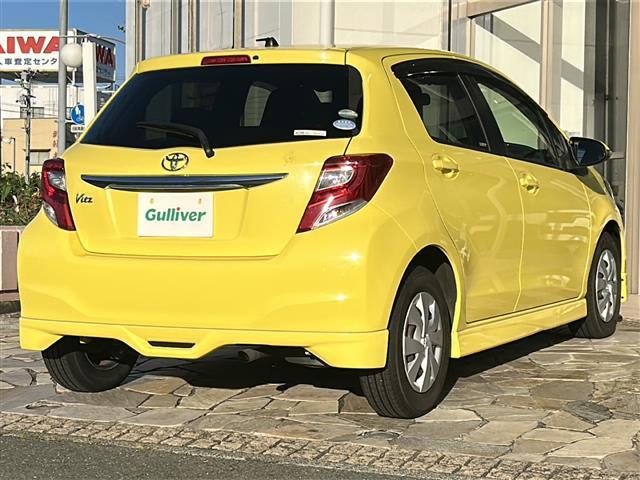 ヴィッツ F 純正ナビ(AM FM CD DVD SD ワンセグテレビ Bluetooth AUX)ドラレコ ETC 純正フロアマット 純正ホイールキャップ ステアリングリモコン アイドリングス(8枚目)