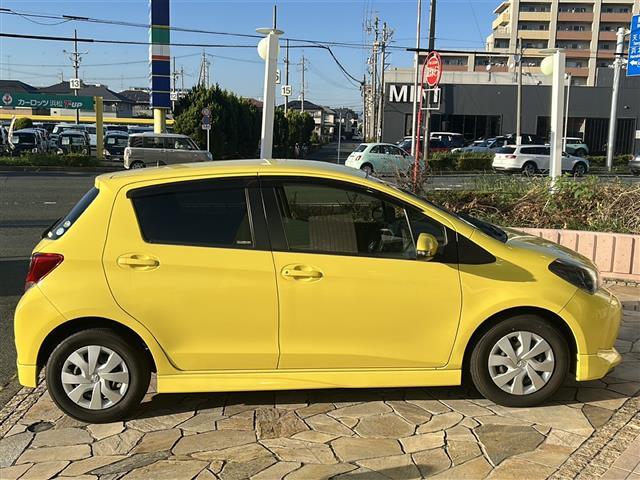 ヴィッツ F 純正ナビ(AM FM CD DVD SD ワンセグテレビ Bluetooth AUX)ドラレコ ETC 純正フロアマット 純正ホイールキャップ ステアリングリモコン アイドリングス(9枚目)