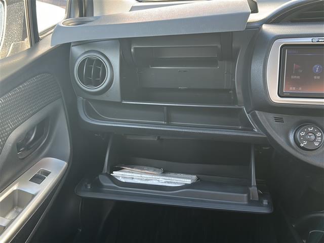 ヴィッツ F 純正ナビ(AM FM CD DVD SD ワンセグテレビ Bluetooth AUX)ドラレコ ETC 純正フロアマット 純正ホイールキャップ ステアリングリモコン アイドリングス(26枚目)