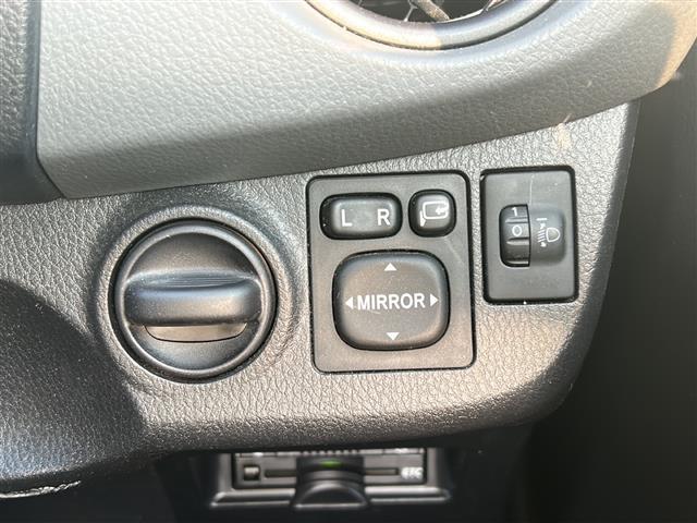 ヴィッツ F 純正ナビ(AM FM CD DVD SD ワンセグテレビ Bluetooth AUX)ドラレコ ETC 純正フロアマット 純正ホイールキャップ ステアリングリモコン アイドリングス(31枚目)