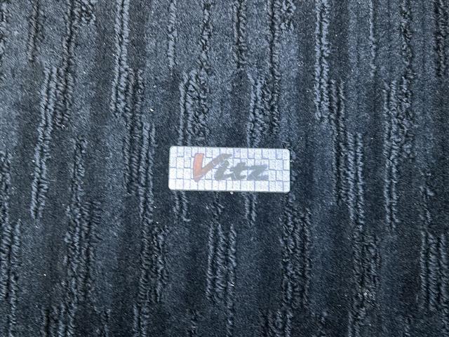 ヴィッツ F 純正ナビ(AM FM CD DVD SD ワンセグテレビ Bluetooth AUX)ドラレコ ETC 純正フロアマット 純正ホイールキャップ ステアリングリモコン アイドリングス(36枚目)