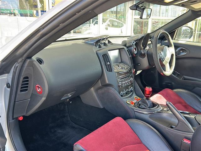 フェアレディZ ニスモ 19インチADVANアルミ HKSメタルキャタライザー&オイルクーラー NISMOマフラー&タワーバー BOSEスピーカー 3眼メーター HIDライト ビルトインETC レカロシート 横滑り防止装置(22枚目)