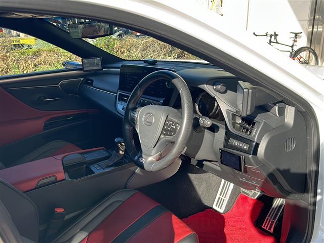 ES ES300h Fスポーツ TRDエアロ マフラー4本出し マークレビンソン デジタルアウターミラー 全方位カメラ パワートランク 前後ドラレコ レーダー探知機 黒/赤レザー 19インチAW オレンジキャリパー サンルーフ(28枚目)
