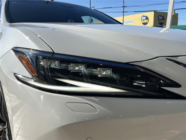 ES ES300h Fスポーツ TRDエアロ マフラー4本出し マークレビンソン デジタルアウターミラー 全方位カメラ パワートランク 前後ドラレコ レーダー探知機 黒/赤レザー 19インチAW オレンジキャリパー サンルーフ(40枚目)