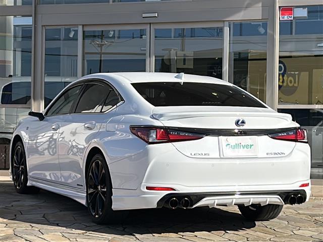 ES ES300h Fスポーツ TRDエアロ マフラー4本出し マークレビンソン デジタルアウターミラー 全方位カメラ パワートランク 前後ドラレコ レーダー探知機 黒/赤レザー 19インチAW オレンジキャリパー サンルーフ(43枚目)