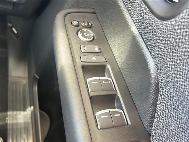 ステップワゴン e:HEVエアー EX 純正ナビ バックカメラ 2列目オットマン 後席フリップダウンモニター クリアランスソナー ブラインドスポット パワーテールゲート 後席エアコン シートヒーター 全列USB 純正16インチアルミ(11枚目)