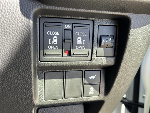 ステップワゴン e:HEVエアー EX 純正ナビ バックカメラ 2列目オットマン 後席フリップダウンモニター クリアランスソナー ブラインドスポット パワーテールゲート 後席エアコン シートヒーター 全列USB 純正16インチアルミ(12枚目)