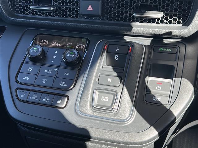 ステップワゴン e:HEVエアー EX 純正ナビ バックカメラ 2列目オットマン 後席フリップダウンモニター クリアランスソナー ブラインドスポット パワーテールゲート 後席エアコン シートヒーター 全列USB 純正16インチアルミ(13枚目)