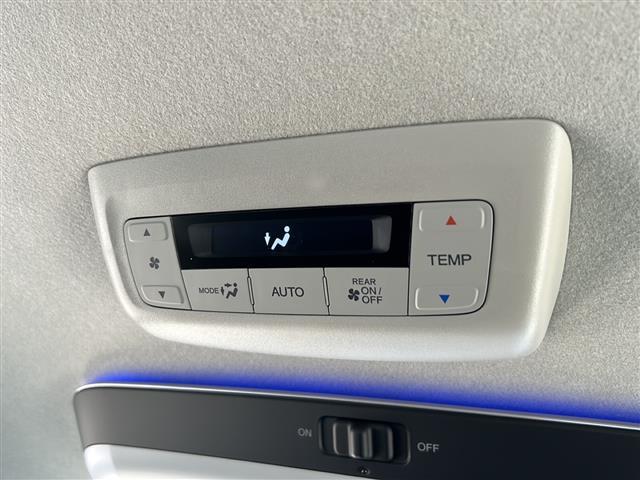 ステップワゴン e:HEVエアー EX 純正ナビ バックカメラ 2列目オットマン 後席フリップダウンモニター クリアランスソナー ブラインドスポット パワーテールゲート 後席エアコン シートヒーター 全列USB 純正16インチアルミ(16枚目)