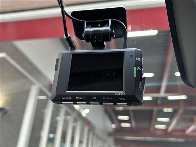 パッソ モーダ　純正ナビ・衝突軽減・横滑り防止装置・バックカメラ・純正ドラレコ前後・純正フロアマット・ＬＥＤヘッドライト・オートライト・フォグランプ・スマートキー・プッシュスタート・スペアキー１本・Ｗエアバック（6枚目）