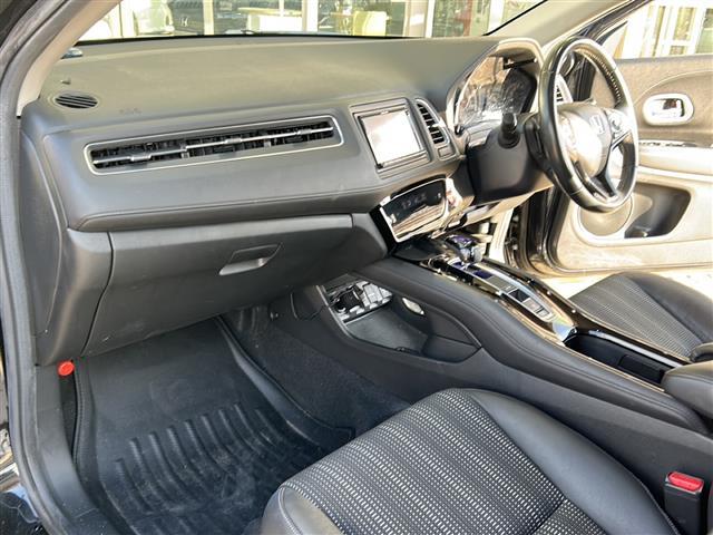 ヴェゼル ハイブリッドZ・ホンダセンシング 社外ナビ(AM FM DTV Bluetooth SD DVD フルセグ USB ipod)バックカメラ アダプティブクルーズコントロール ハーフレザーシート シートヒーターD+N席 ETC(16枚目)