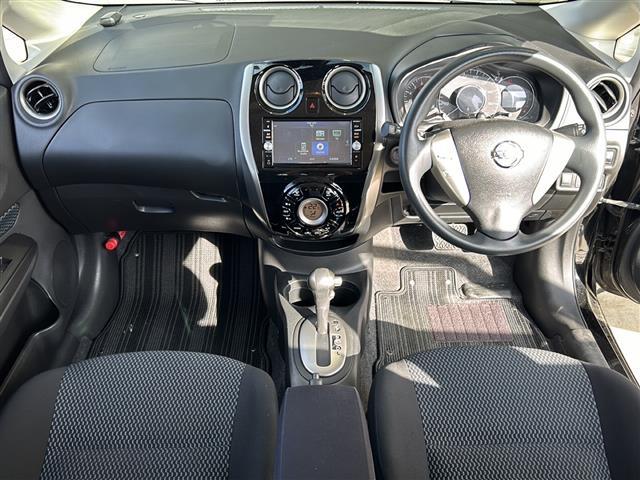 ノート X DIG-S Vセレクション+セーフティII 純正ナビ 全方位カメラ レーンキープアシスト ステアリングリモコン コーナーセンサー アイドリングストップ オートライト プッシュスタート スマートキー 純正アルミホイール 純正フロアマット(5枚目)