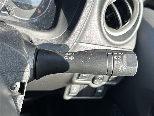 ノート X DIG-S Vセレクション+セーフティII 純正ナビ 全方位カメラ レーンキープアシスト ステアリングリモコン コーナーセンサー アイドリングストップ オートライト プッシュスタート スマートキー 純正アルミホイール 純正フロアマット(9枚目)