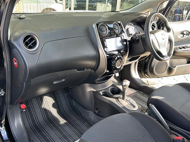 ノート X DIG-S Vセレクション+セーフティII 純正ナビ 全方位カメラ レーンキープアシスト ステアリングリモコン コーナーセンサー アイドリングストップ オートライト プッシュスタート スマートキー 純正アルミホイール 純正フロアマット(22枚目)