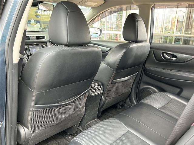 エクストレイル 20Xtt エマージェンシーブレーキパッケージ 純正ナビ・ルーフキャリア・衝突軽減・レーンキープ・クルコン・コーナーセンサー後・全方位カメラ・BSM・パワーバックドア・レザーシート・シートヒーターD/N席・ステリモ・LEDヘッドライト(26枚目)