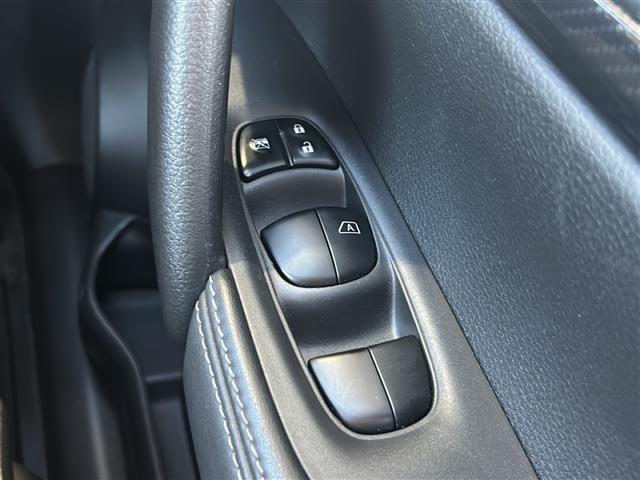 気になる車はすぐにお問い合わせください！画面右側の００６６から始まる無料ダイヤルからお問い合わせ下さい！専門スタッフがお車のご質問にお答えいたします！