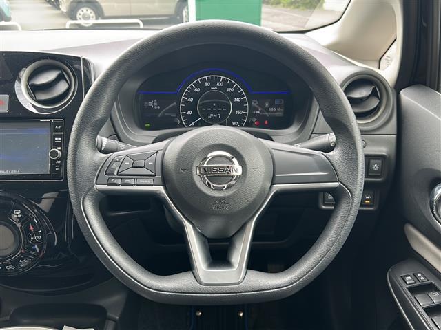 ノート e-パワー X 純正ナビ アラウンドビューモニター ETC エマージェンシーブレーキ オートエアコン オートライト レーンキープアシスト 横滑り防止装置 ドライブレコーダー デジタルインナーミラー 純正フロアマット(5枚目)