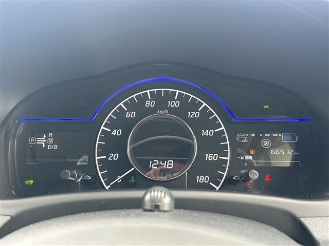 ノート e-パワー X 純正ナビ アラウンドビューモニター ETC エマージェンシーブレーキ オートエアコン オートライト レーンキープアシスト 横滑り防止装置 ドライブレコーダー デジタルインナーミラー 純正フロアマット(6枚目)