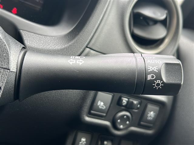 ノート e-パワー X 純正ナビ アラウンドビューモニター ETC エマージェンシーブレーキ オートエアコン オートライト レーンキープアシスト 横滑り防止装置 ドライブレコーダー デジタルインナーミラー 純正フロアマット(9枚目)