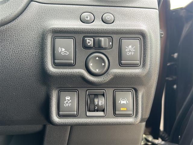 ノート e-パワー X 純正ナビ アラウンドビューモニター ETC エマージェンシーブレーキ オートエアコン オートライト レーンキープアシスト 横滑り防止装置 ドライブレコーダー デジタルインナーミラー 純正フロアマット(11枚目)