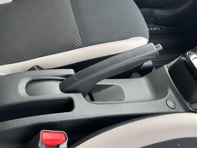 ノート e-パワー X 純正ナビ アラウンドビューモニター ETC エマージェンシーブレーキ オートエアコン オートライト レーンキープアシスト 横滑り防止装置 ドライブレコーダー デジタルインナーミラー 純正フロアマット(19枚目)