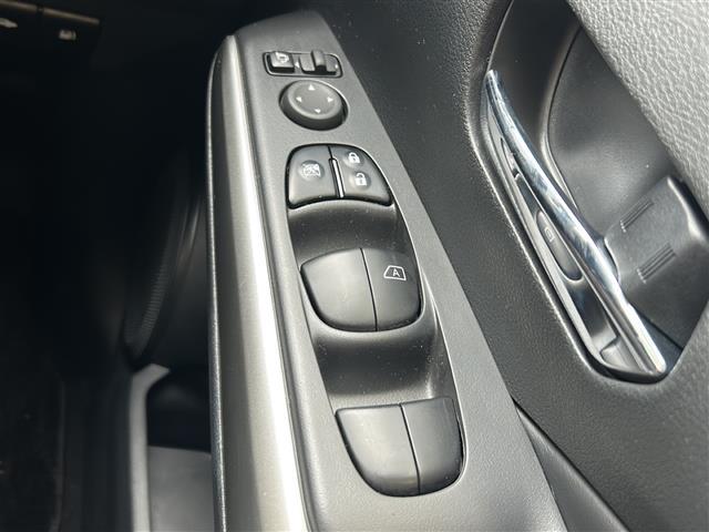 キックス X 純正ナビ アラウンドビューモニター プロパイロット ETC 電動パーキング LEDヘッドライト ツートンカラー ハーフレザー サイドカーテンエアバッグ 衝突被害軽減システム 車線逸脱警報 ソナー(11枚目)