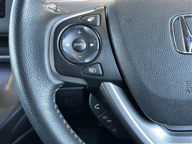 フリード Ｇ・ホンダセンシング　純正ナビ　レーダークルーズコントロール　ドライブレコーダー　バックカメラ　両側パワースライドドア　ホンダセンシング　ＥＴＣ　ステアリングリモコン　ハーフレザーシート　レーンキープアシスト　オートライト（9枚目）