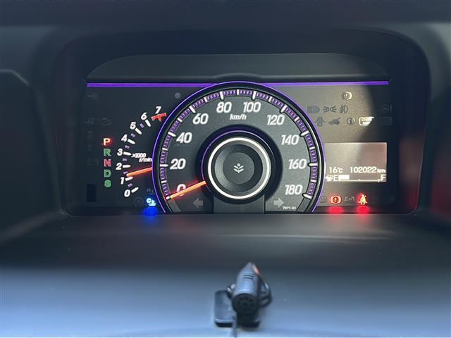 ステップワゴンスパーダ Z クールスピリット 純正ナビ・両側パワスラ・衝突軽減・横滑り防止装置・クルコン・MTモード付・バックカメラ・ビルトインETC・ハーフレザーシート・純正フロアマット・純正アルミホイール・キセノンヘッドライト(7枚目)