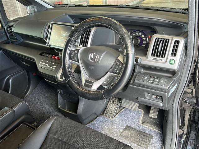 ステップワゴンスパーダ Z クールスピリット 純正ナビ・両側パワスラ・衝突軽減・横滑り防止装置・クルコン・MTモード付・バックカメラ・ビルトインETC・ハーフレザーシート・純正フロアマット・純正アルミホイール・キセノンヘッドライト(19枚目)