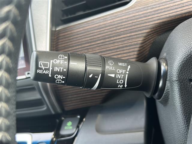 フリードハイブリッド ハイブリッド・クロスターホンダセンシング 純正ナビ ドライブレコーダー シートヒーター レーダークルーズコントロール スマートキー 両側パワースライドドア ETC バックカメラ ステアリングリモコン レーンキープ プッシュスタート 純正アルミ(11枚目)